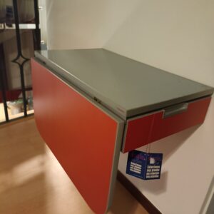 Mesa de cocina abatible con almacenamiento
